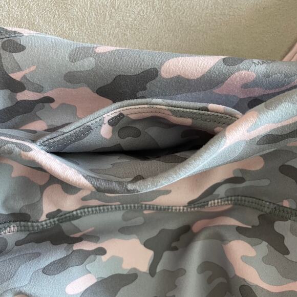 Fabletics Mid-Rise PowerHold Colorblock Capri Camo Size M Pink Gray Yoga Mesh - Picture 7 of 10